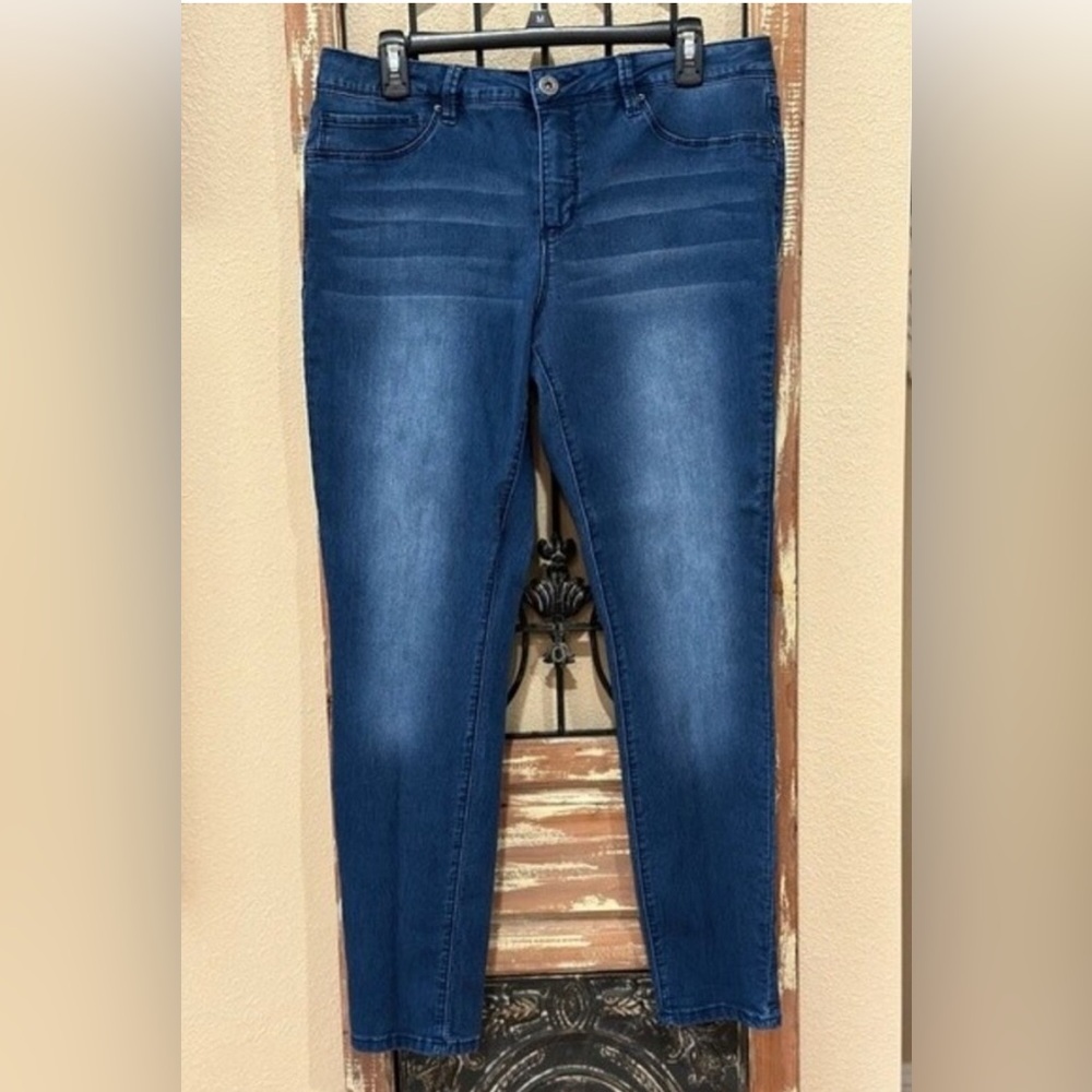 Signature Studio women’s jeans